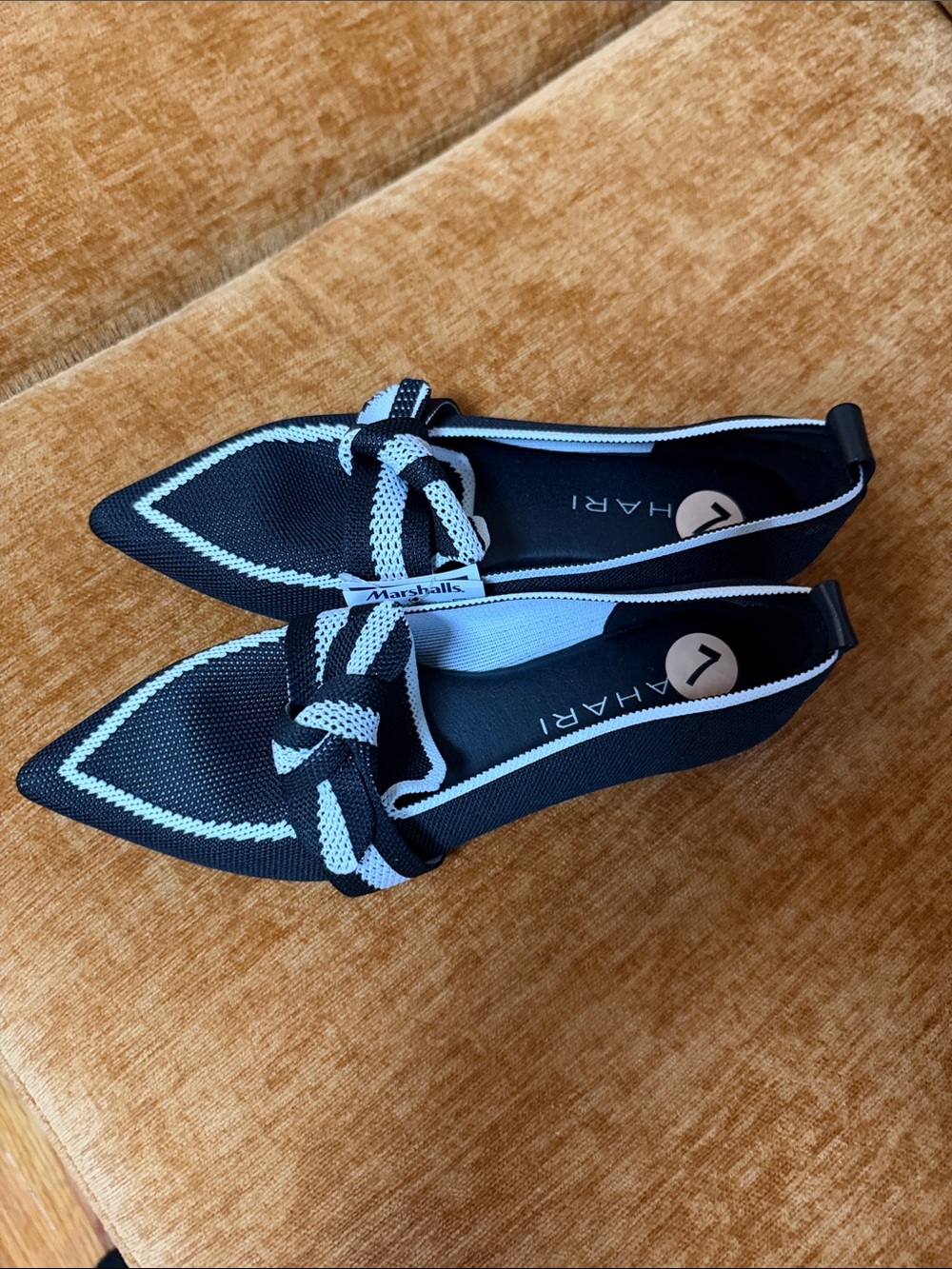 Ari Pointed Toe Flats in Black & White Like New